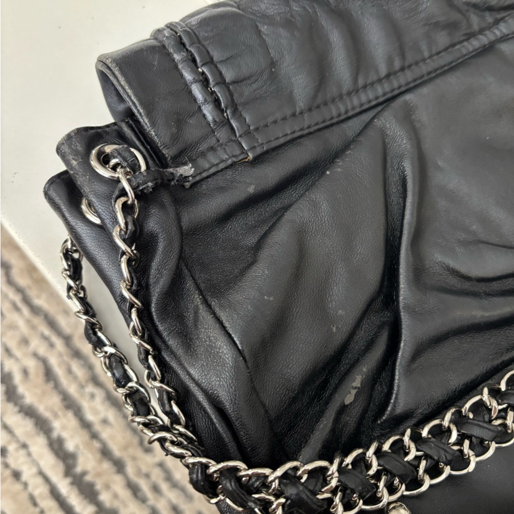 Vintage Black Quilted Shoulder Bag with Chain Trim - Picture 7 of 10